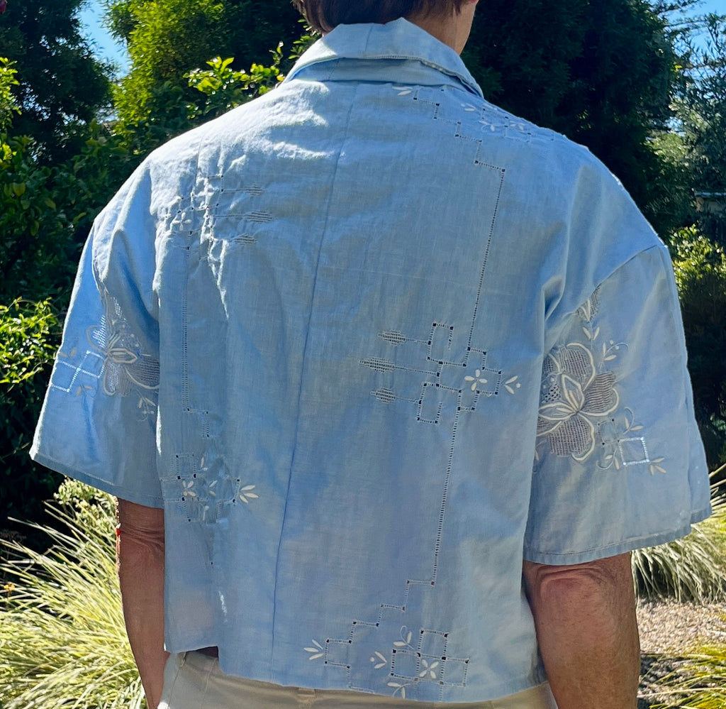 Short sleeve blue linen top with floral applique