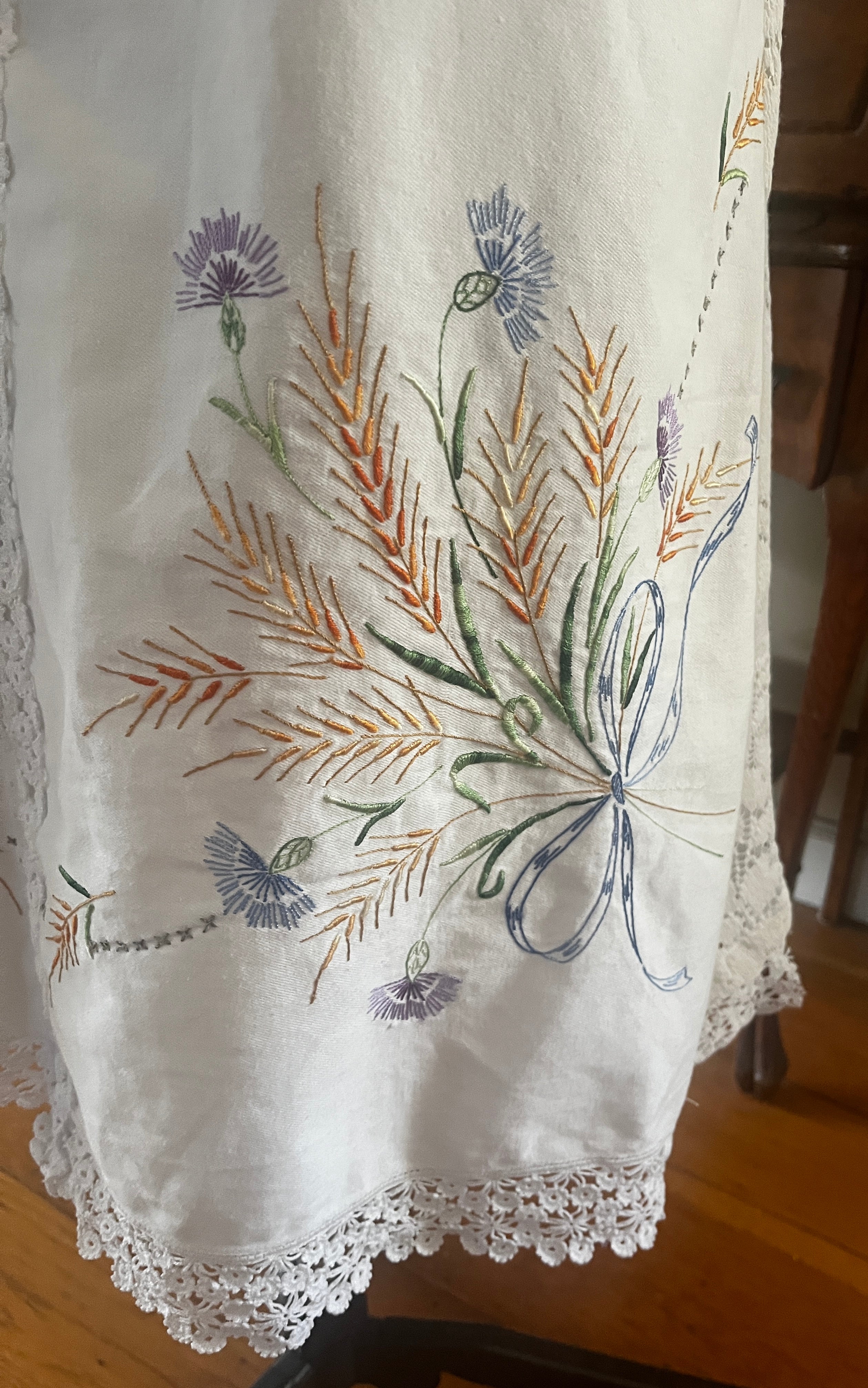Sleeveless embroidered cotton dress