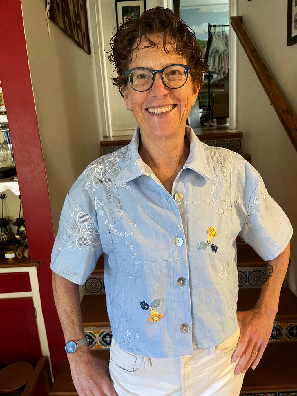 Short sleeve blue linen top with floral applique